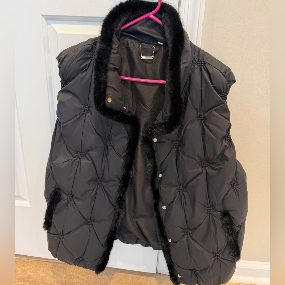 Chico’s Travelers Quilted Vest Women Size 2 - Black Faux Fur Trim Hook Eye